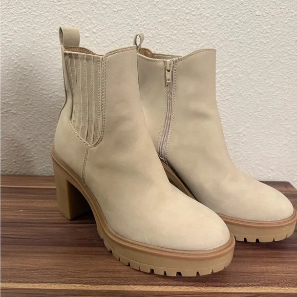 DV BY DOLCE VITA JADE CHELSEA BOOT 9 - Picture 2 of 6